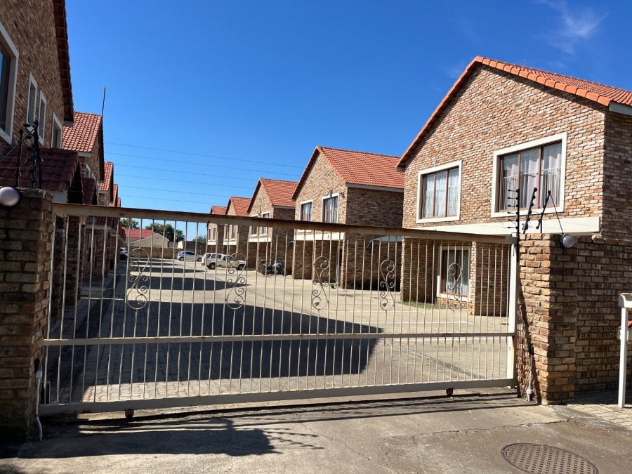 2 Bedroom Property for Sale in Potchefstroom South North West